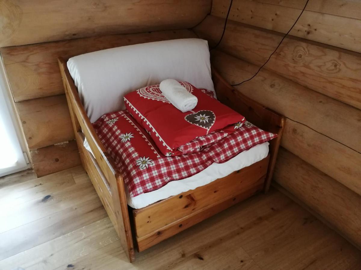 Bed and Breakfast Chalet Le Dorf Нёч Экстерьер фото