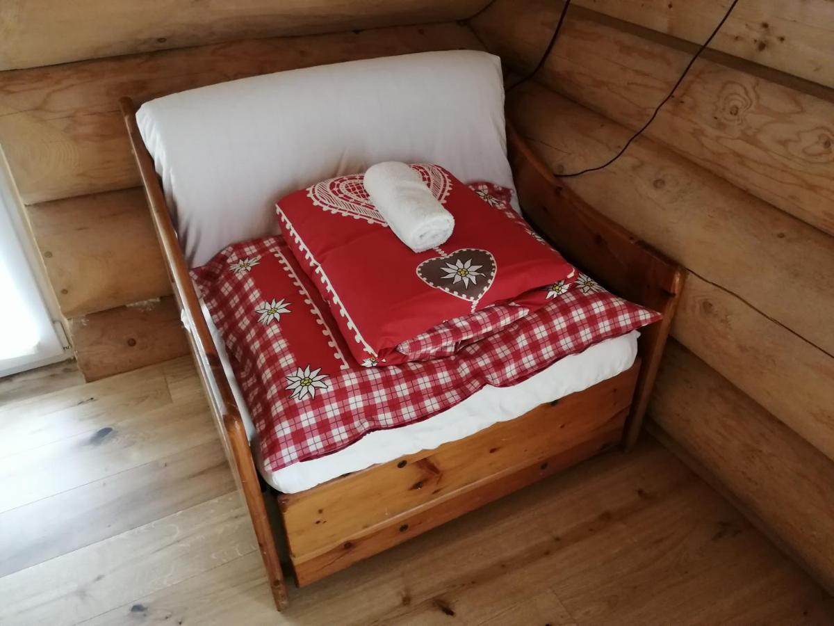 Bed and Breakfast Chalet Le Dorf Нёч Экстерьер фото